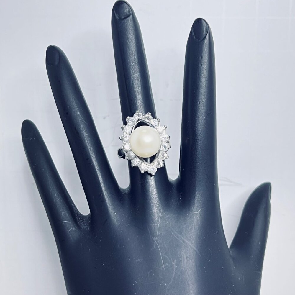 Silver Tone Statement Ring With Oval Pearl & Clear Rhinestones (R438-1-2)